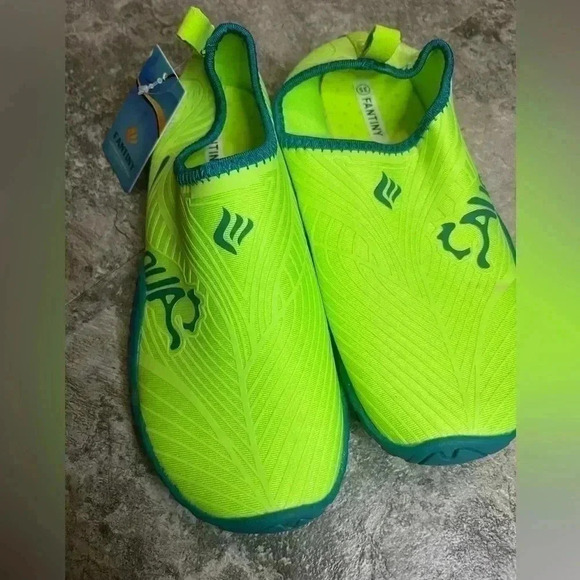 NWT Fantiny water shoes, size 35 or US 3 - Picture 2 of 5